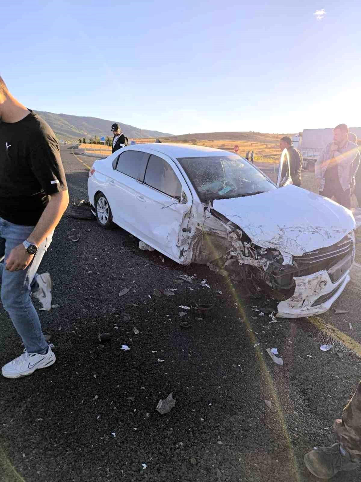 Elazığ\'da Trafik Kazası: 4 Yaralı