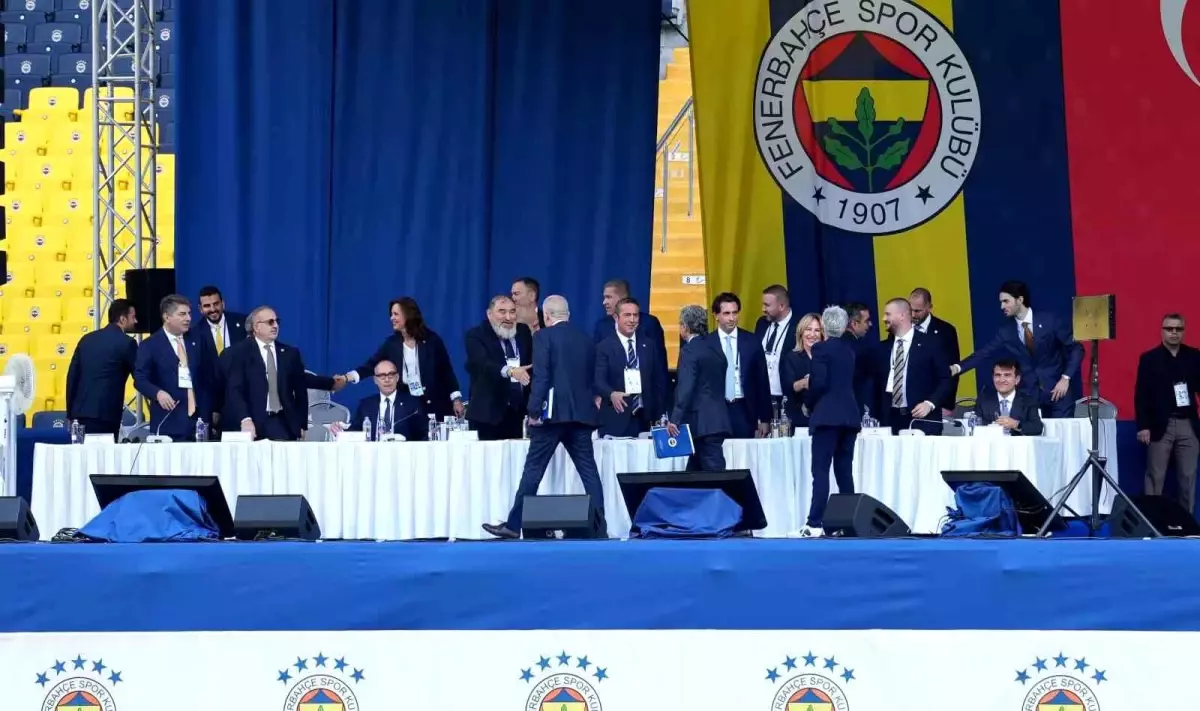 Fenerbahçe\'de Olağanüstü Genel Kurul Başladı