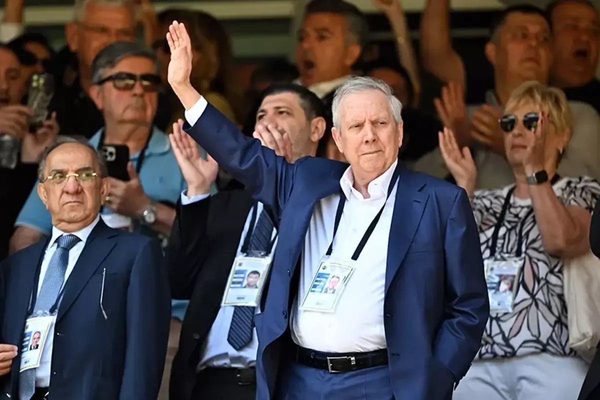 Fenerbahçe kongresinde Aziz Yıldırım tezahüratı 