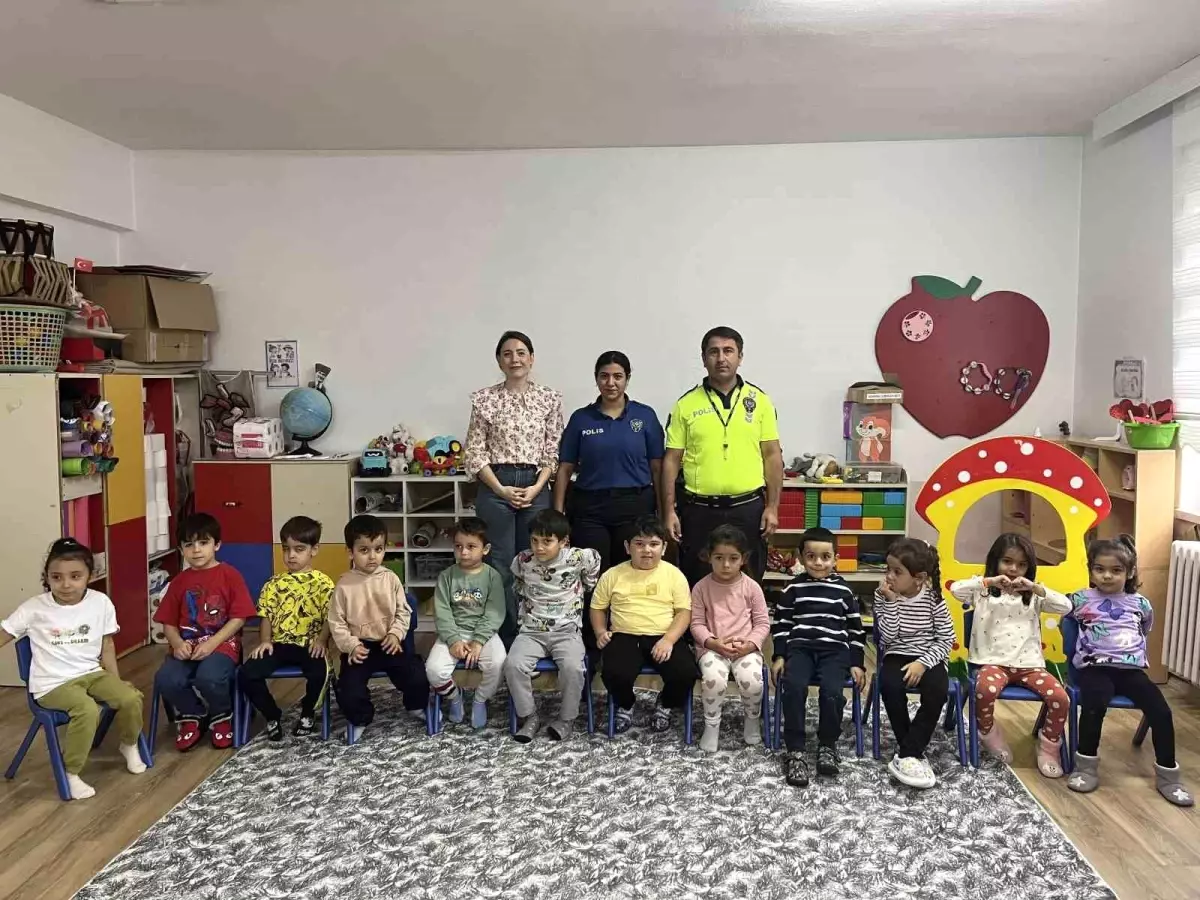Minik Öğrenciler Trafik Eğitimi Aldı