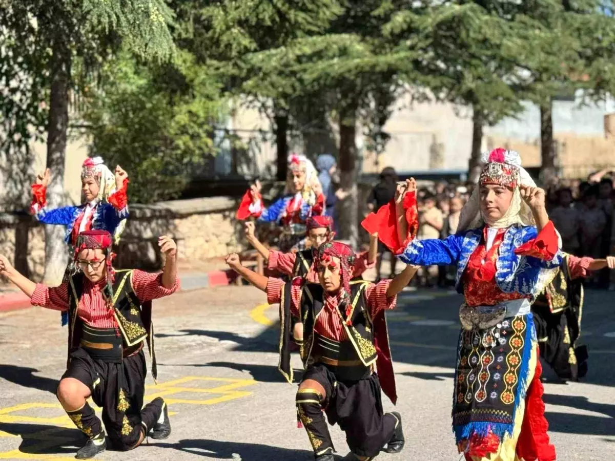 Bolvadin\'de İlköğretim Haftası Kutlandı