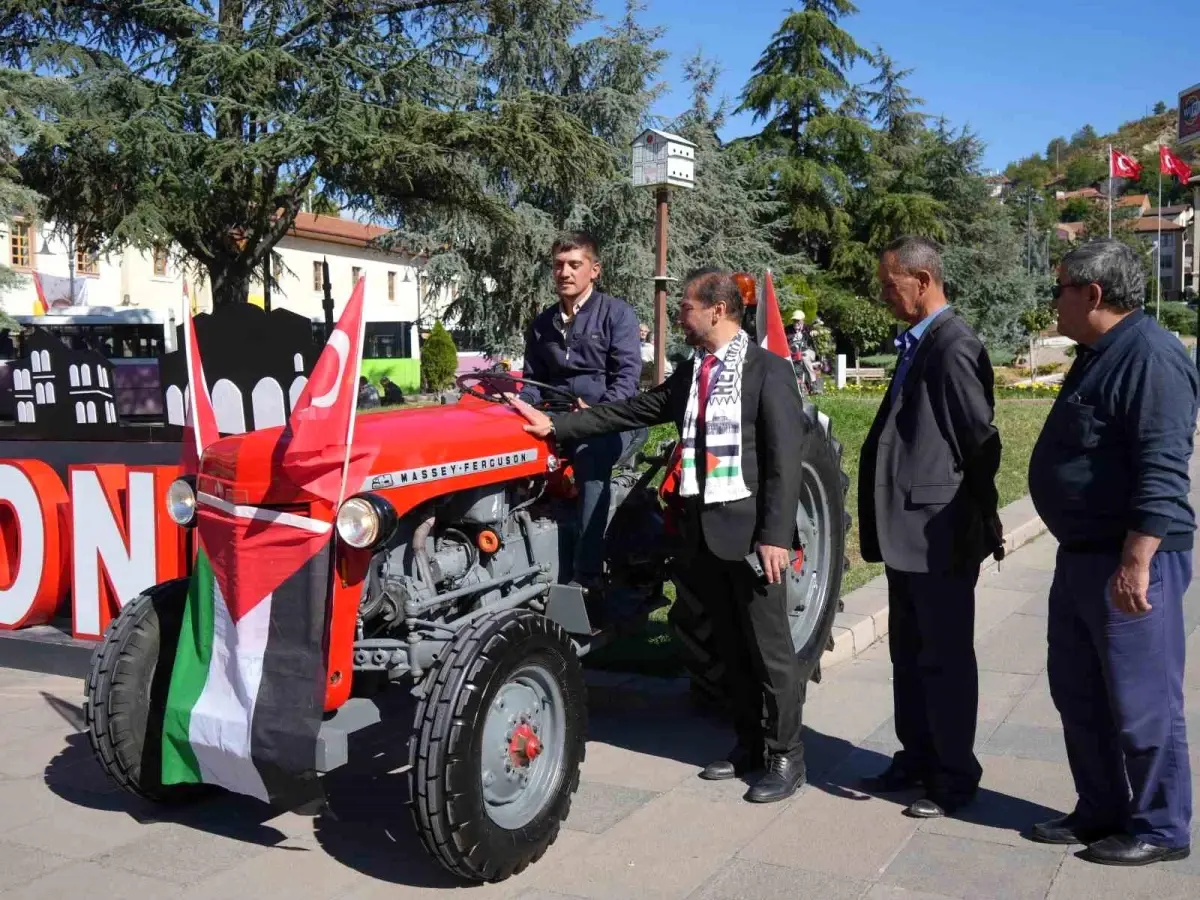 Traktörünü Gazze İçin Satıyor