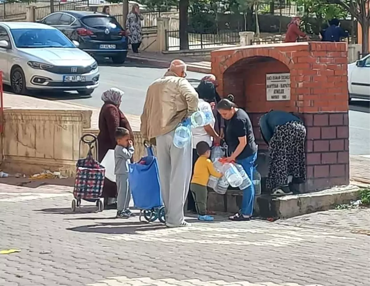 Kırşehir\'de Su Kesintisi Mağduriyeti: Vatandaşlar Taşıma Su ile Hayat Mücadelesi Veriyor