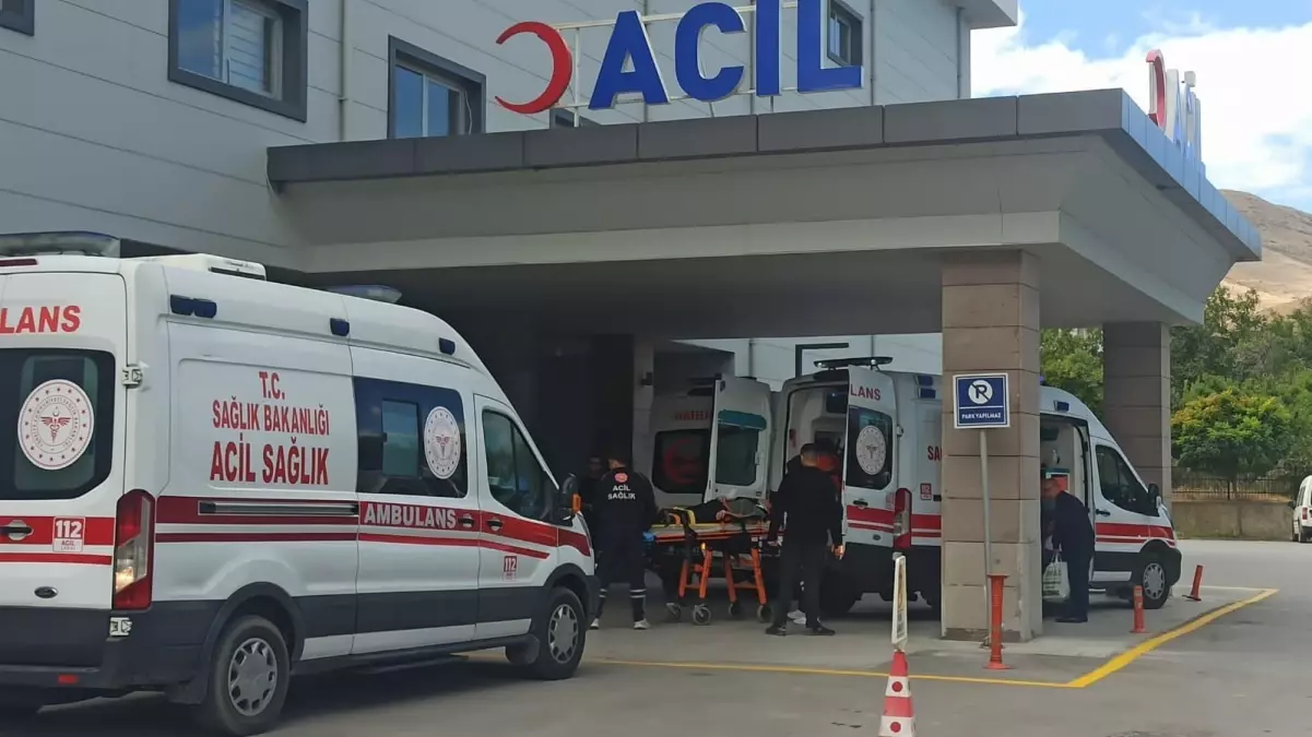 Kayseri\'de Minibüs Kazası: 13 Yaralı
