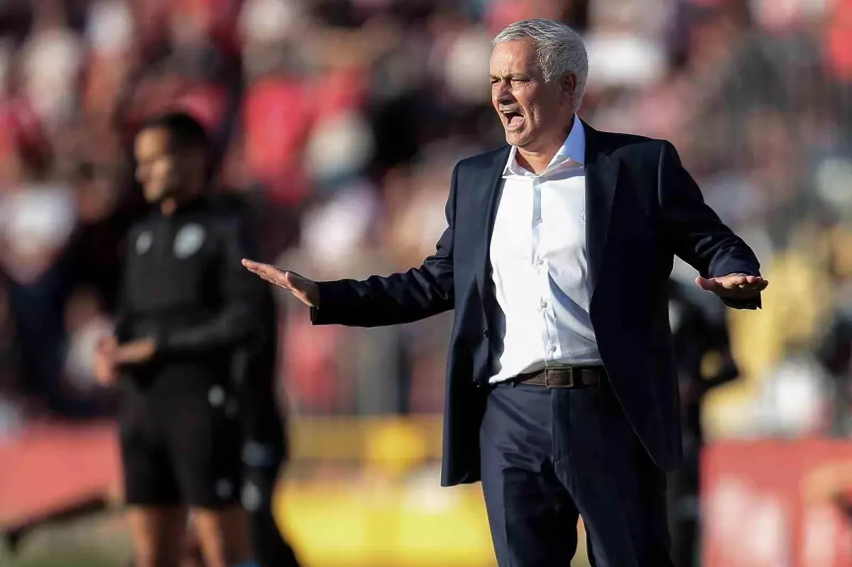 Mourinho\'nun Benfica\'daki İlk Galibiyeti