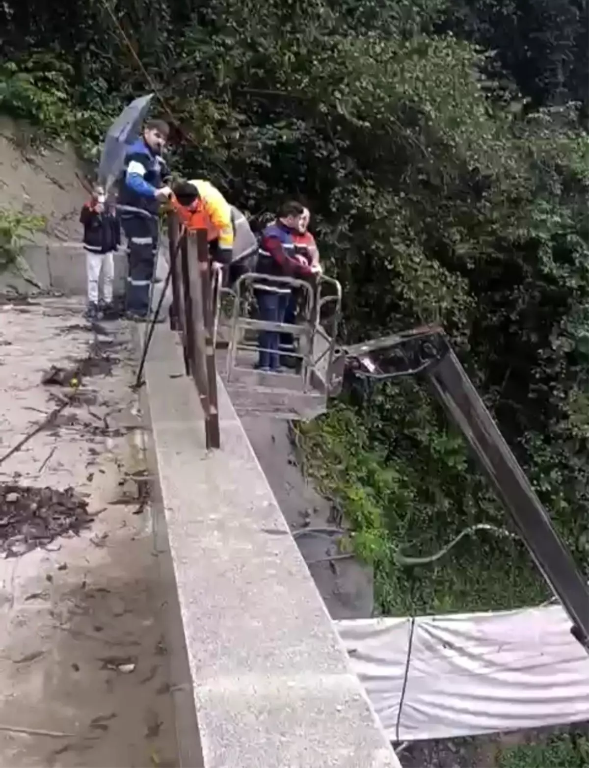 Rize\'de Heyelan: Mahsur Kalan İşçiler Kurtarıldı
