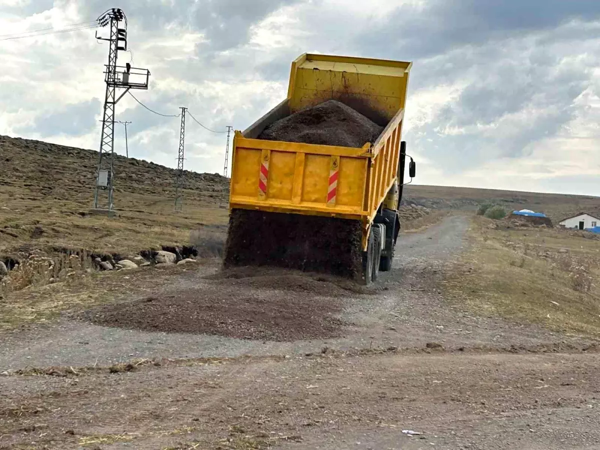 Kars\'ta Köy Yolları Yapım Çalışmaları Devam Ediyor