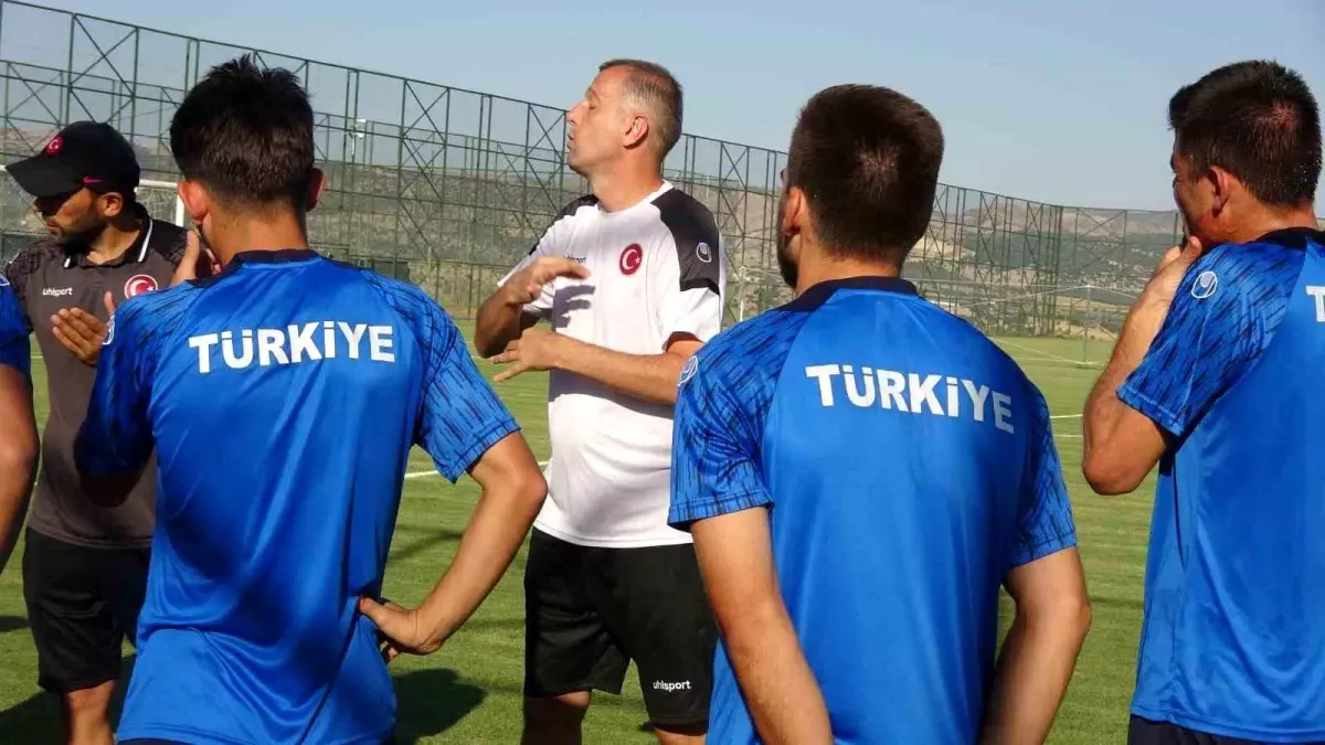 Okan Kurt: İşitme Engelli Ailesine Destek Oluyor