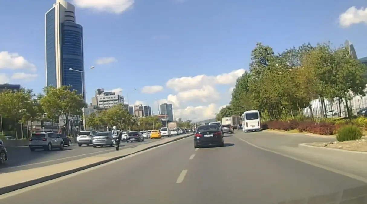 Tehlikeli Motosiklet Sürüşü Kamerada