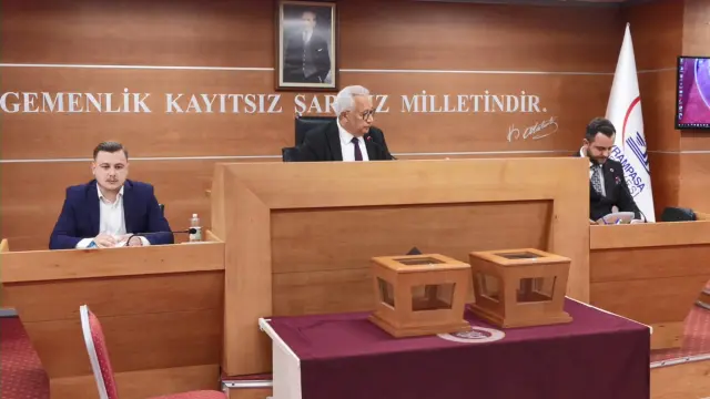 Bayrampaşa Belediyesi seçiminde 4 turda da eşitlik çıktı, salon karıştı