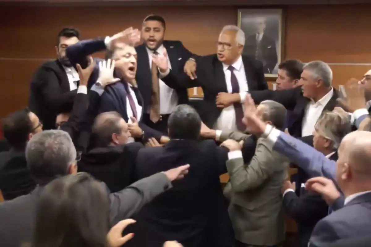 Bayrampaşa\'da kura sonunda tansiyon yükseldi! AK Parti sonucu mahkemeye götürüyor