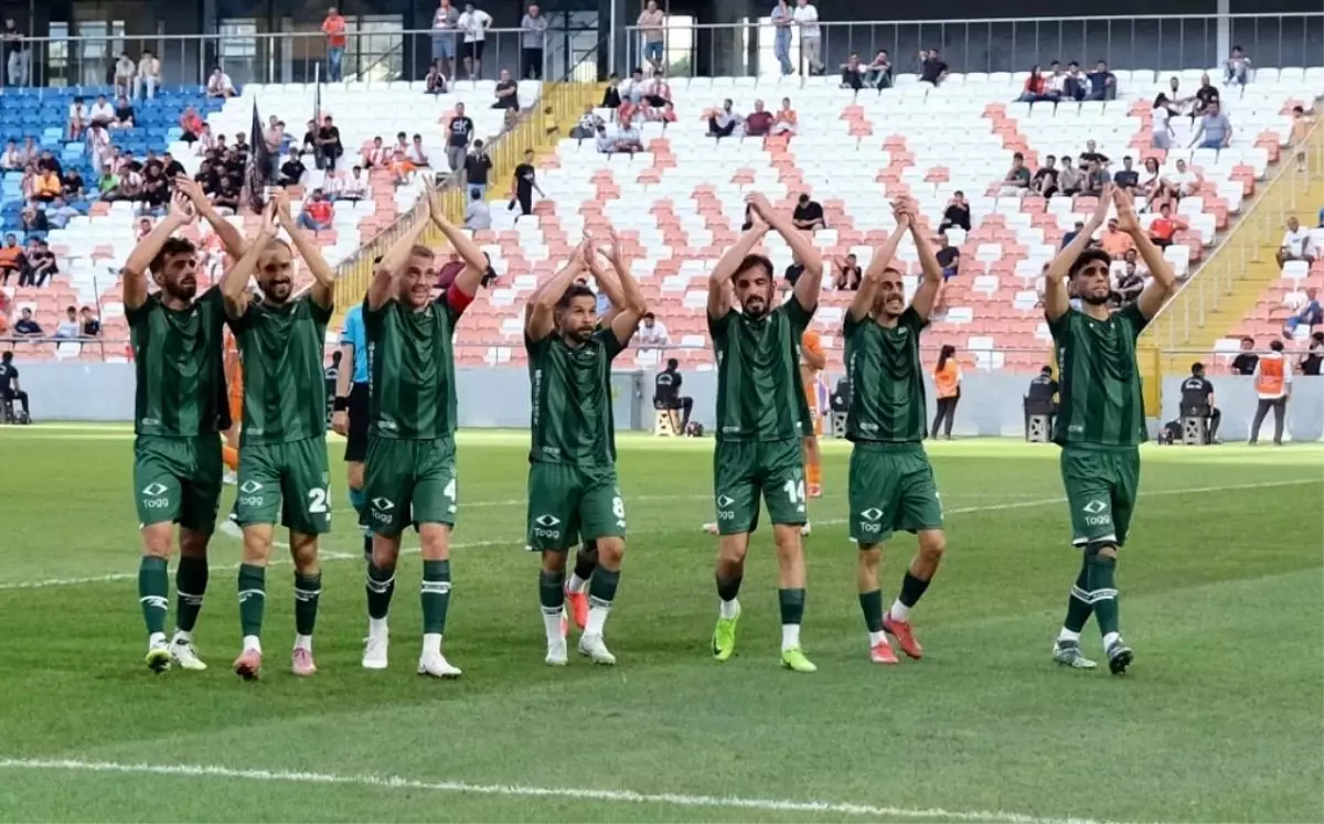 Bursaspor, Adanaspor\'u 6-0 Yenerek Liderliğini Sürdürdü