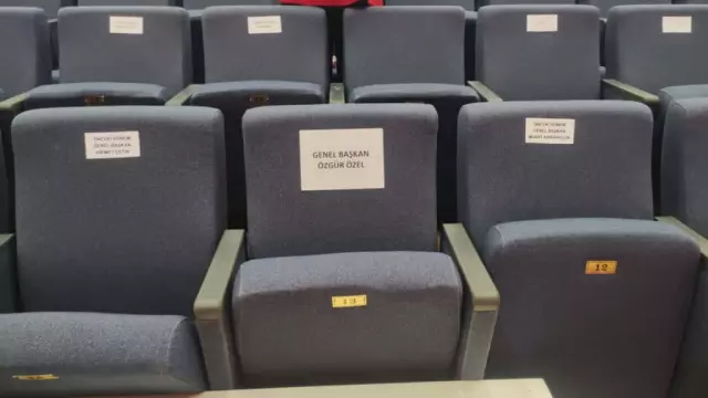 CHP'nin 22. Olağanüstü Kurultayı başladı! Tek aday Özgür Özel, Kılıçdaroğlu için koltuk ayrılmadı