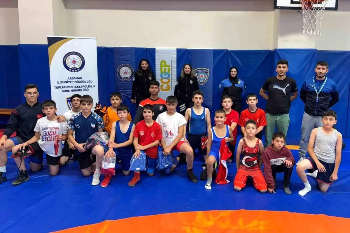Ardahan\'da Gençler İçin Güreş Kursu Açıldı