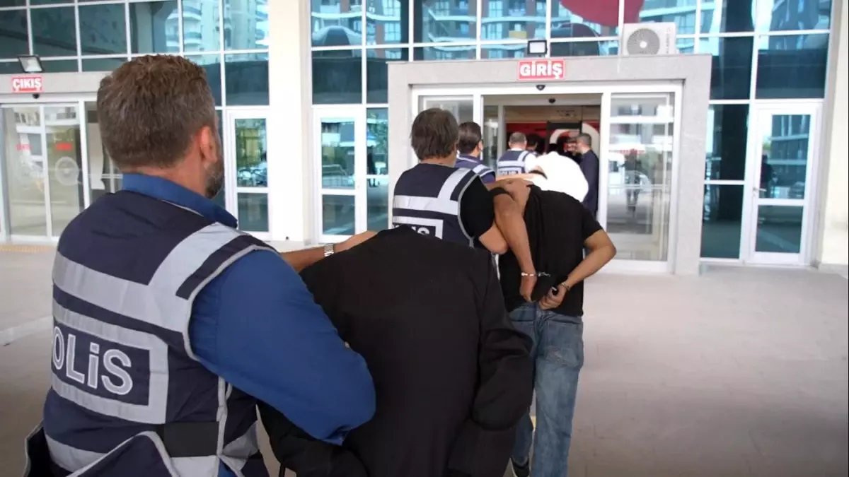 Edirne\'de şehit ailesini dolandıran 11 şüpheliden 10\'u tutuklandı