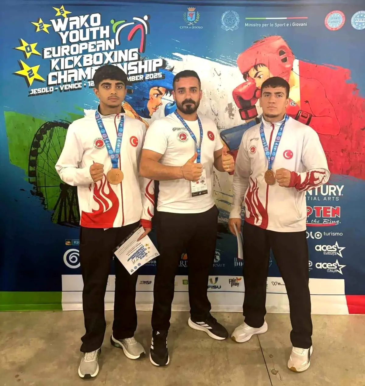 Elazığlı Sporcular Avrupa\'dan Bronzla Döndü