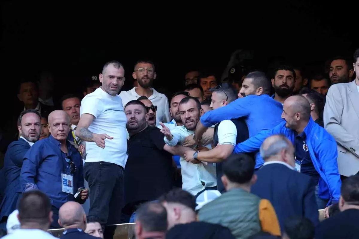 Fenerbahçe Genel Kurulunda Gerginlik