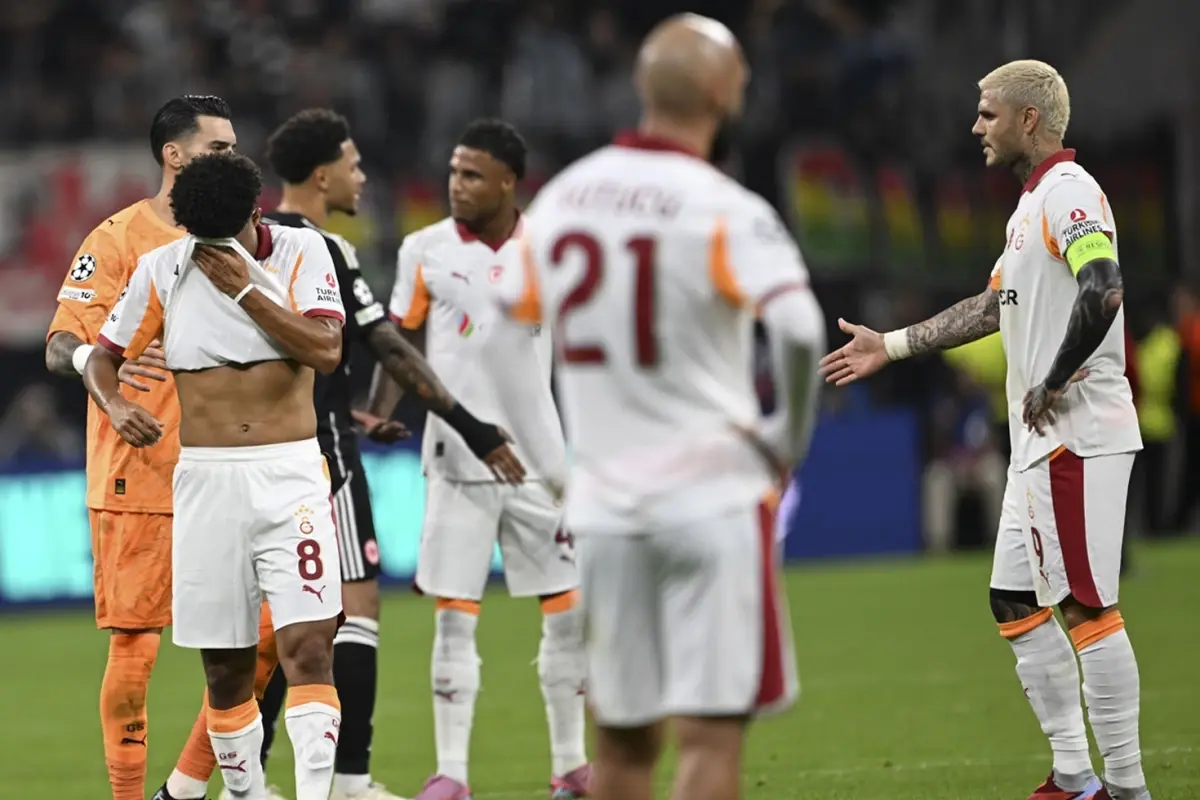 Galatasaray\'a 5 atan Frankfurt\'a sahasında büyük şok