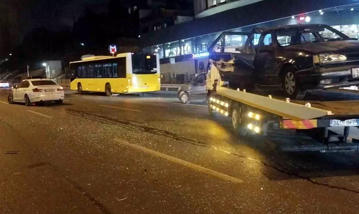 İstanbul\'da Zincirleme Kaza: 1 Yaralı