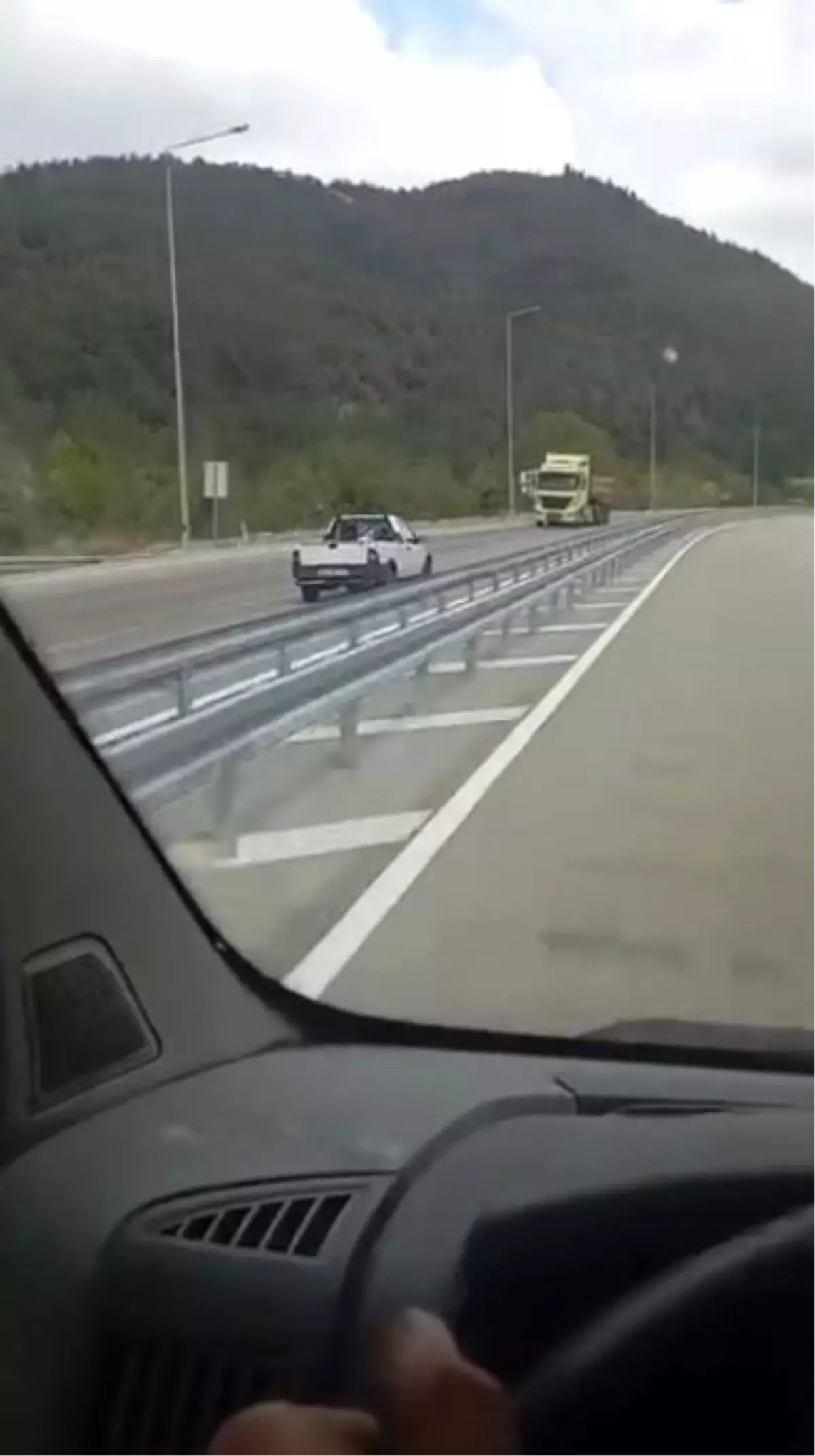 Bursa\'da Ters Şeritte Giden Kamyonet Panic Yarattı