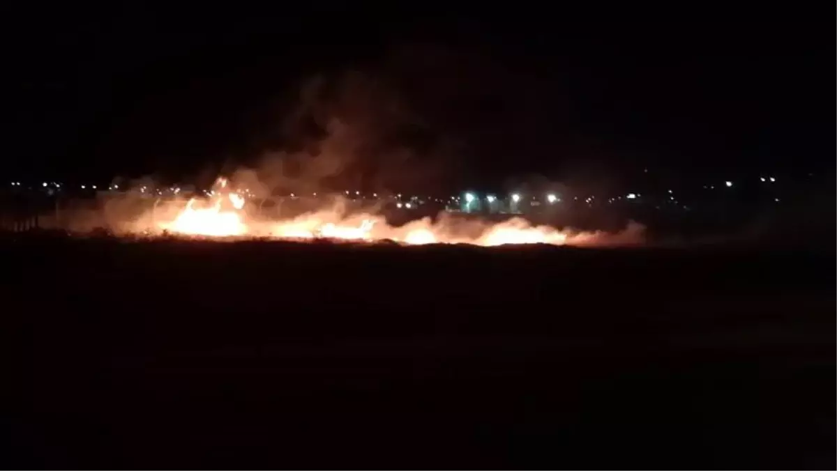 Adıyaman\'da Anız Yangını Paniğe Neden Oldu