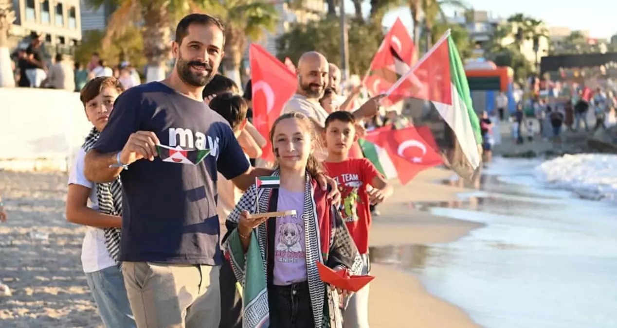 Kuşadası\'nda Gazze\'ye Destek Etkinliği