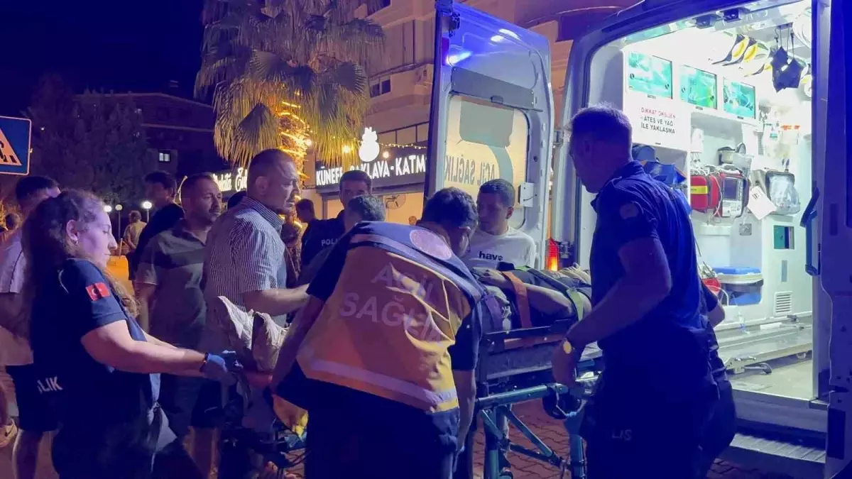 Gazipaşa\'da Motosiklet ile Otomobil Çarpıştı