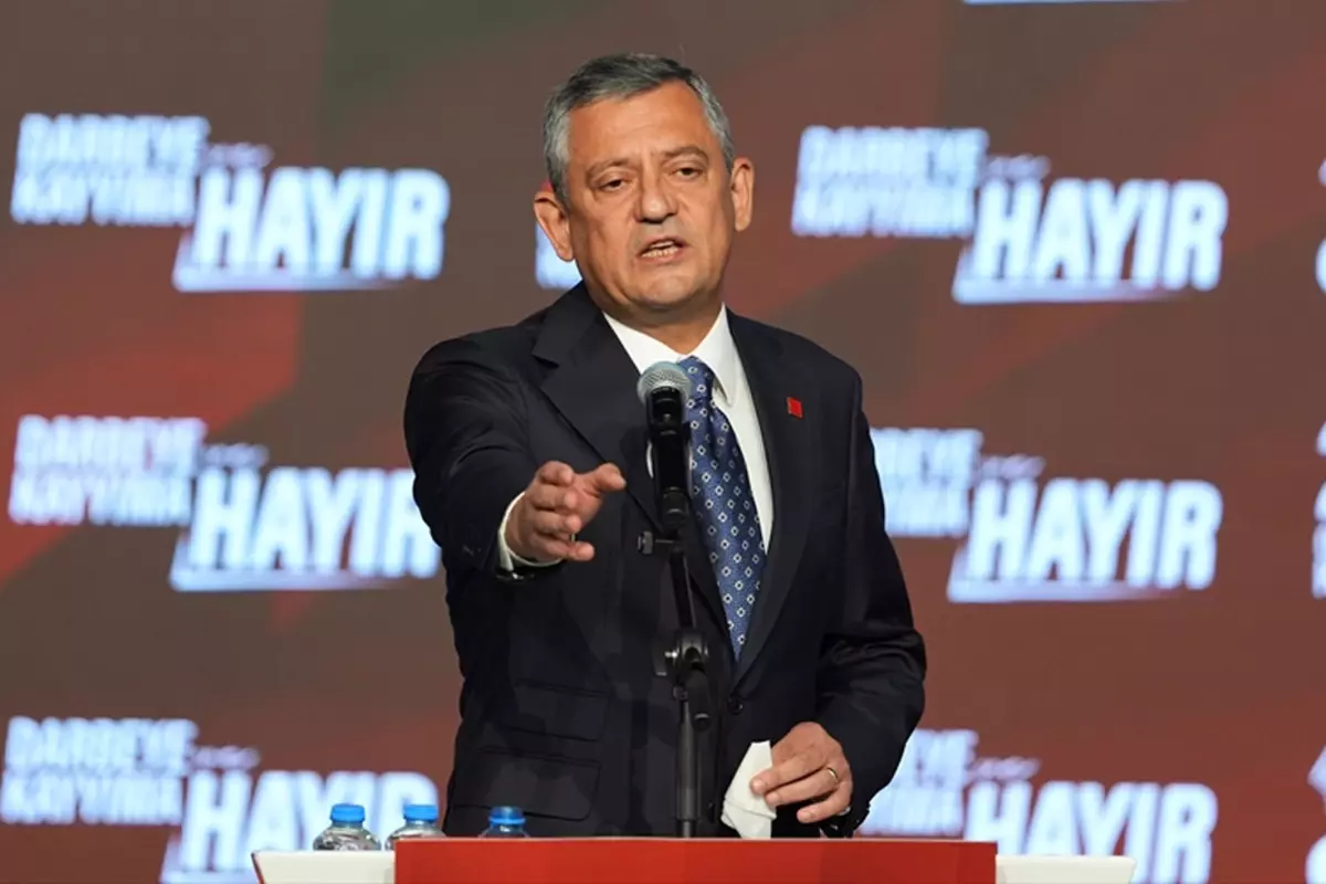 Özel\'den kurultayda tarihi çağrı: Ben dahil herkes için güvensizlik oyu verin