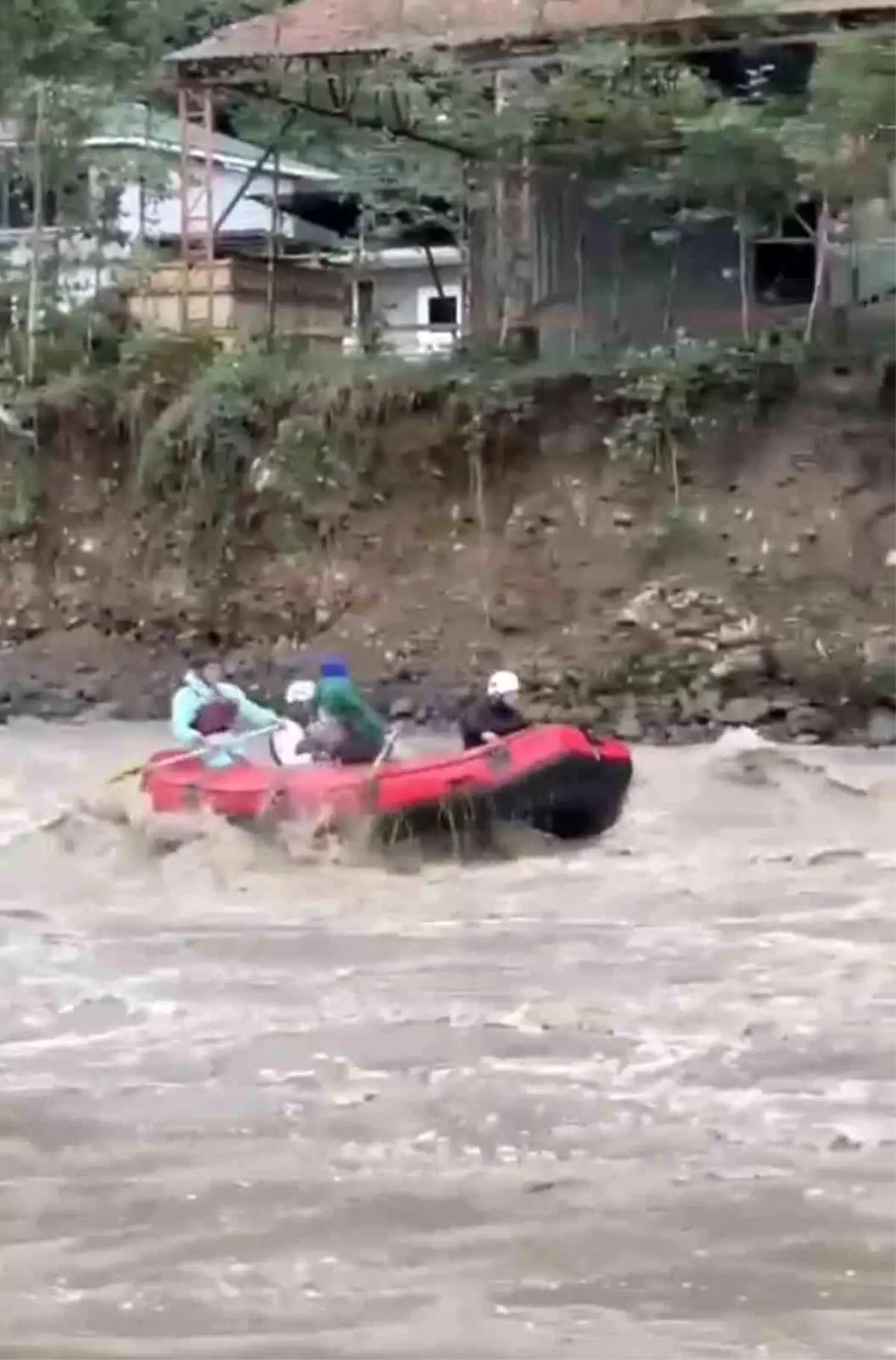 Rize\'de Rafting Keyfi Sel Ortasında