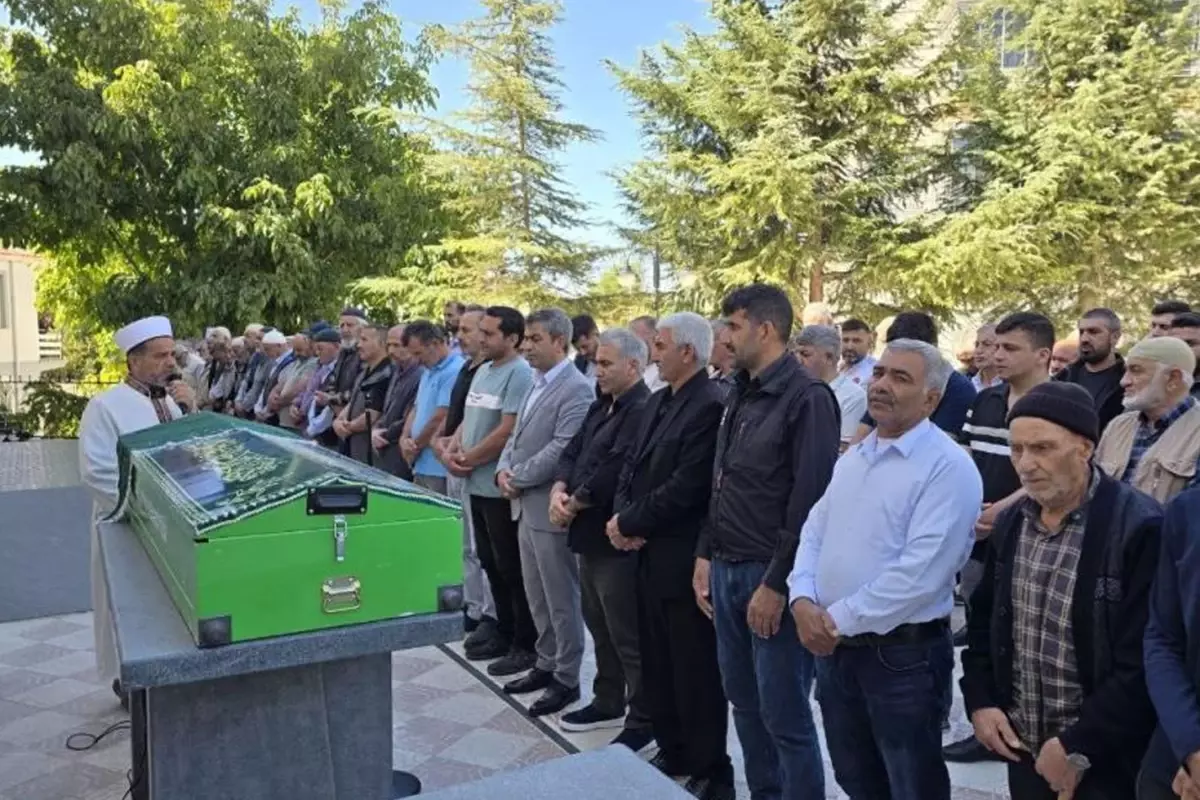 3 padişah, 12 cumhurbaşkanı gören Ayşe Nine vefat etti