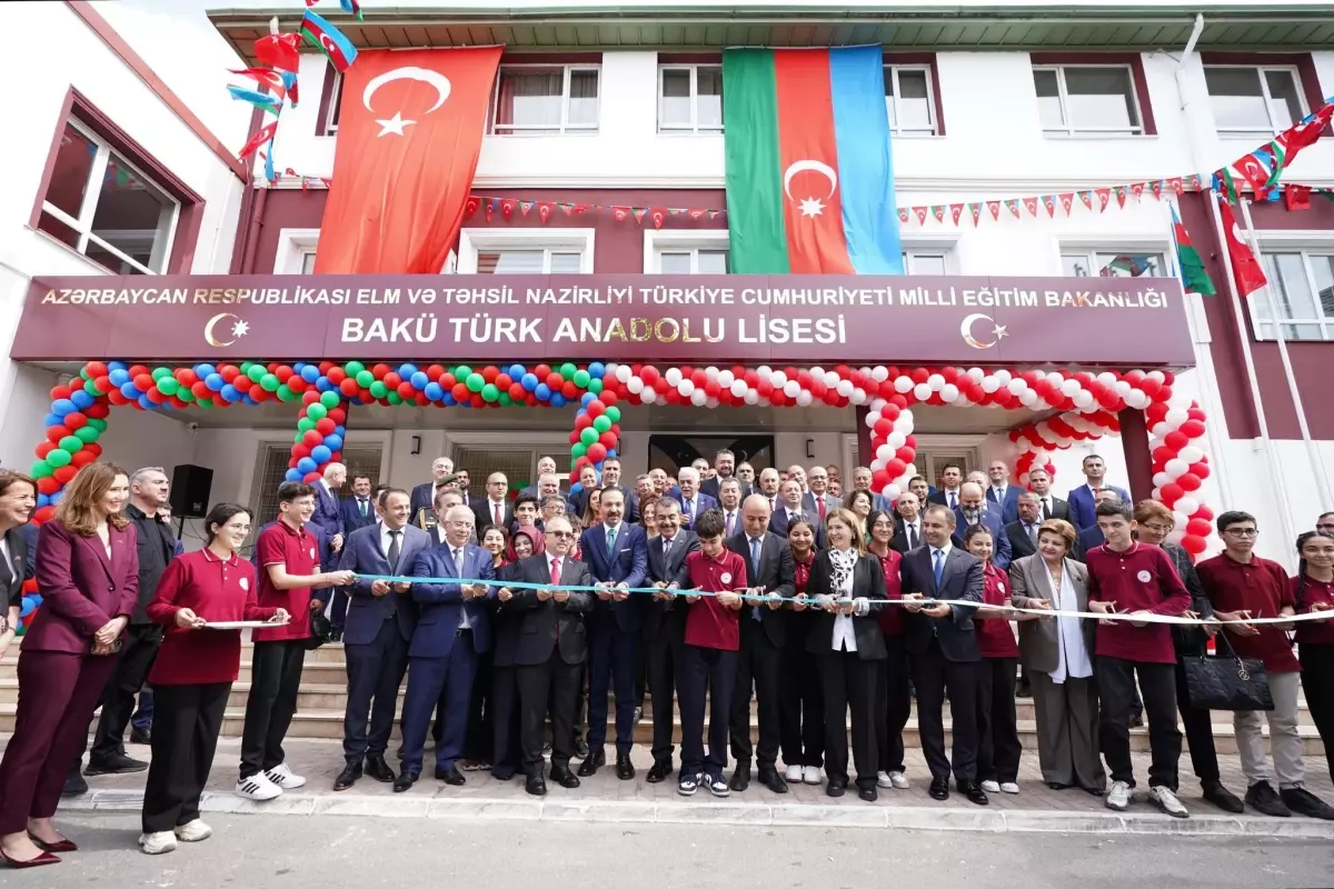 Bakü Türk Lisesi\'nin Açılışı