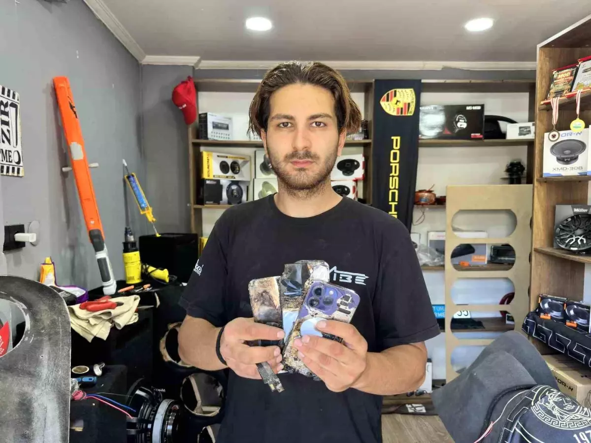 Uğruna geceden sıraya girilen telefon vatandaşın cebinde alev alev yandı