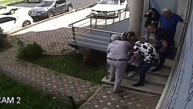 Boyun Fıtığı Şikayetiyle Doktora Giden Adamın Kalp Krizi Geçirdiği Anlar Kamerada