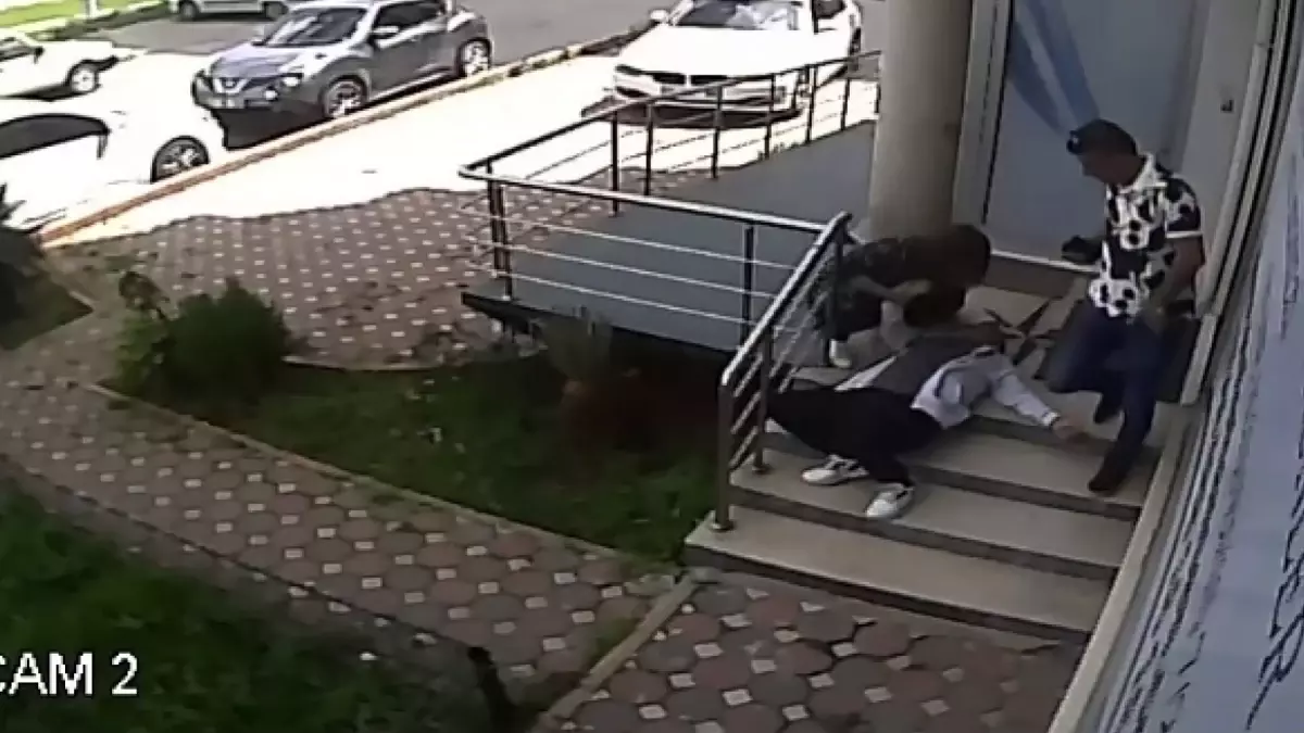 Boyun Fıtığı Şikayetiyle Doktora Giden Adamın Kalp Krizi Geçirdiği Anlar Kamerada