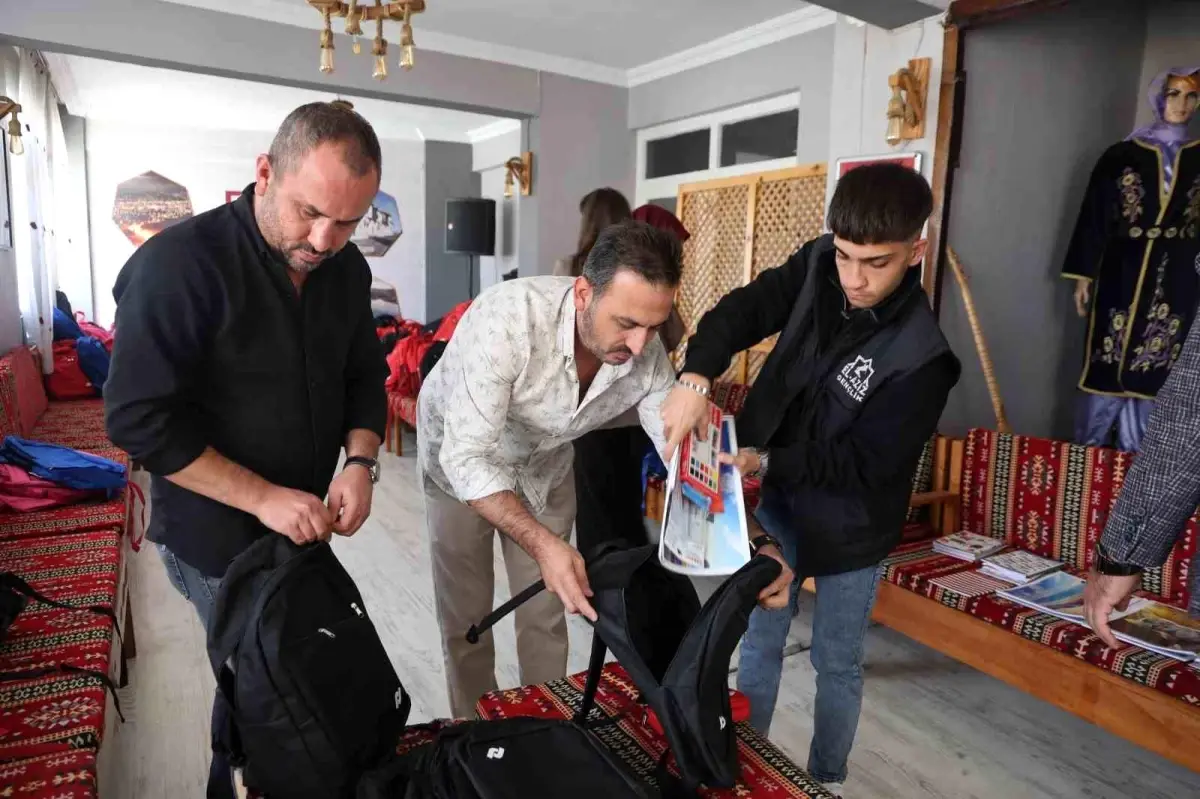 Elazığ\'da 450 Öğrenciye Kırtasiye Yardımı