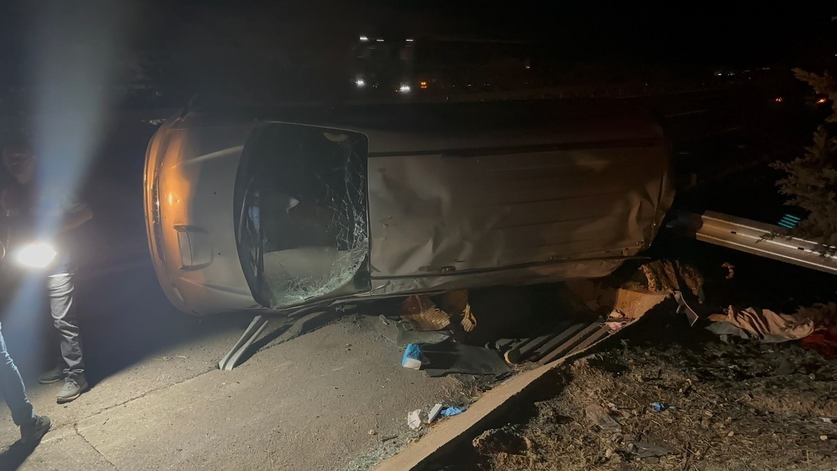 Gaziantep\'te Minibüs Kazası: 2 Ölü, 8 Yaralı