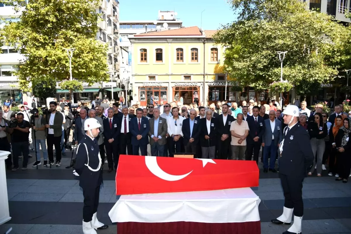 Trabzon\'un Eski Belediye Başkanı Hasan Melek Son Yolculuğuna Uğurlandı