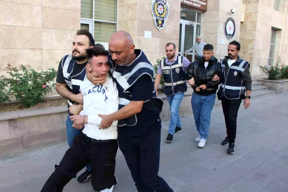 Amasya\'da Bıçakla Gasp: 2 Şahıs Yakalandı