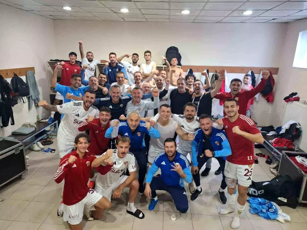 İnegölspor, Kastamonuspor\'u 3-1 Yendi