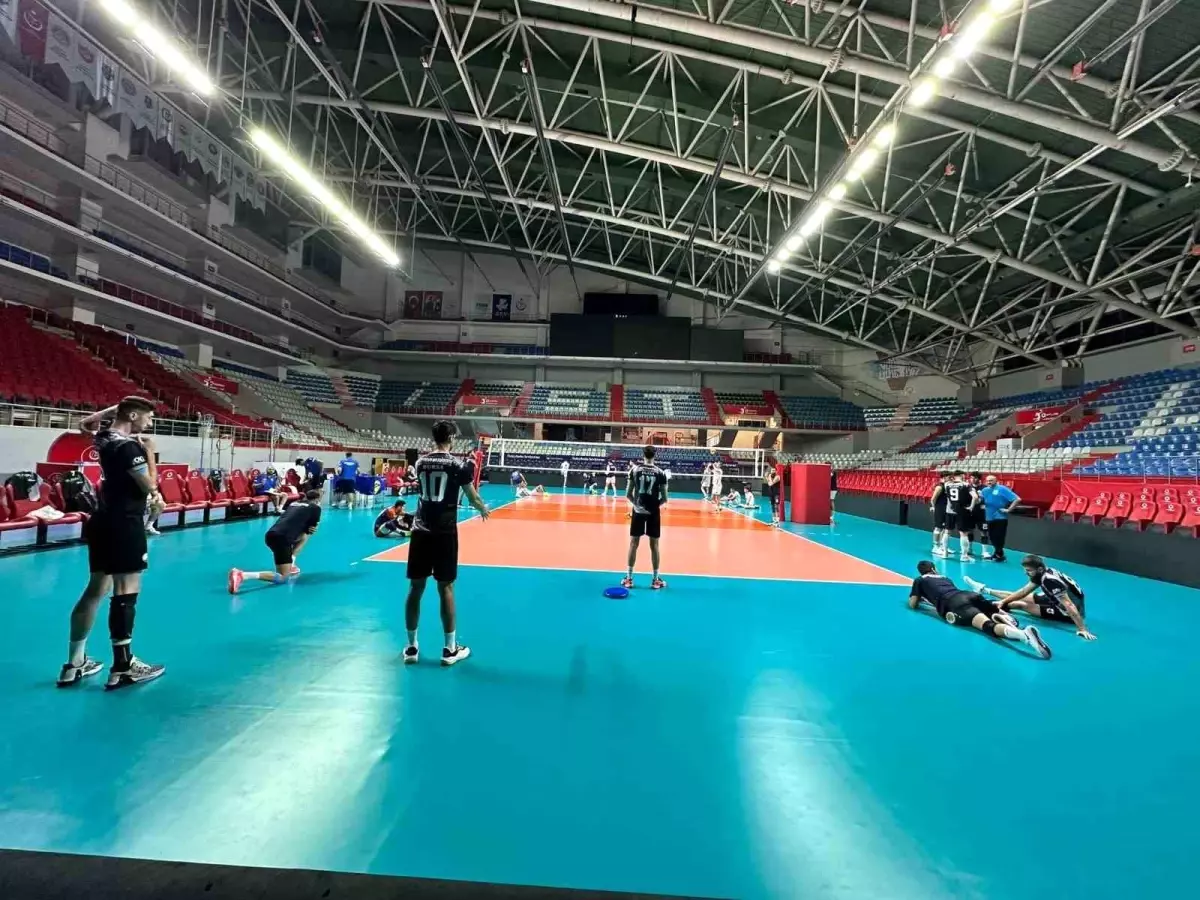 Osmangazi Belediyespor Erkek Voleybol Takımı Fenerbahçe Turnuvası\'nda Şampiyon Oldu