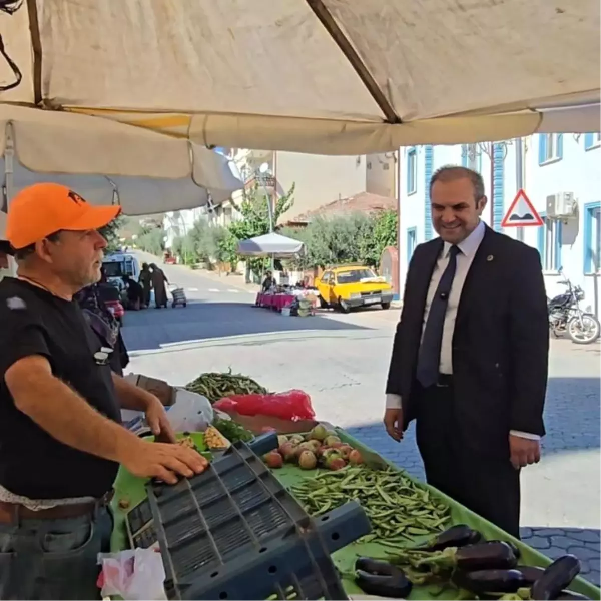 Başkan Dilsiz Pazar Alanında Vatandaşlarla Buluştu