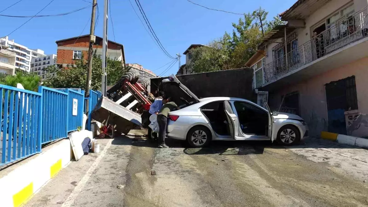 Pendik\'te Freni Tutan Çekici Kaza Yaptı