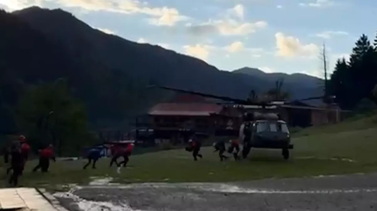 Rize\'de Sel Felaketi, Helikopterle Yardım Ulaşımı