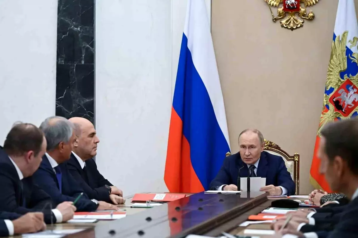 Putin\'den Trump\'a Nükleer Anlaşma Teklifi