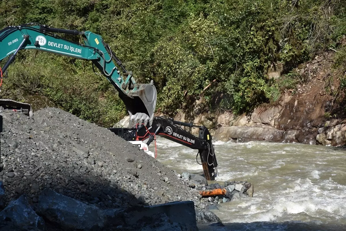 Selin vurduğu Rize için kritik uyarı: Dere yataklarına yaklaşmayın