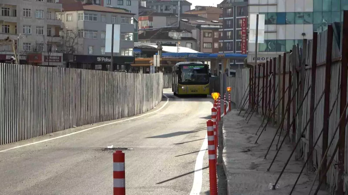 Sultanbeyli\'de Metro İnşaatı Sonrası Yol Yeniden Açıldı