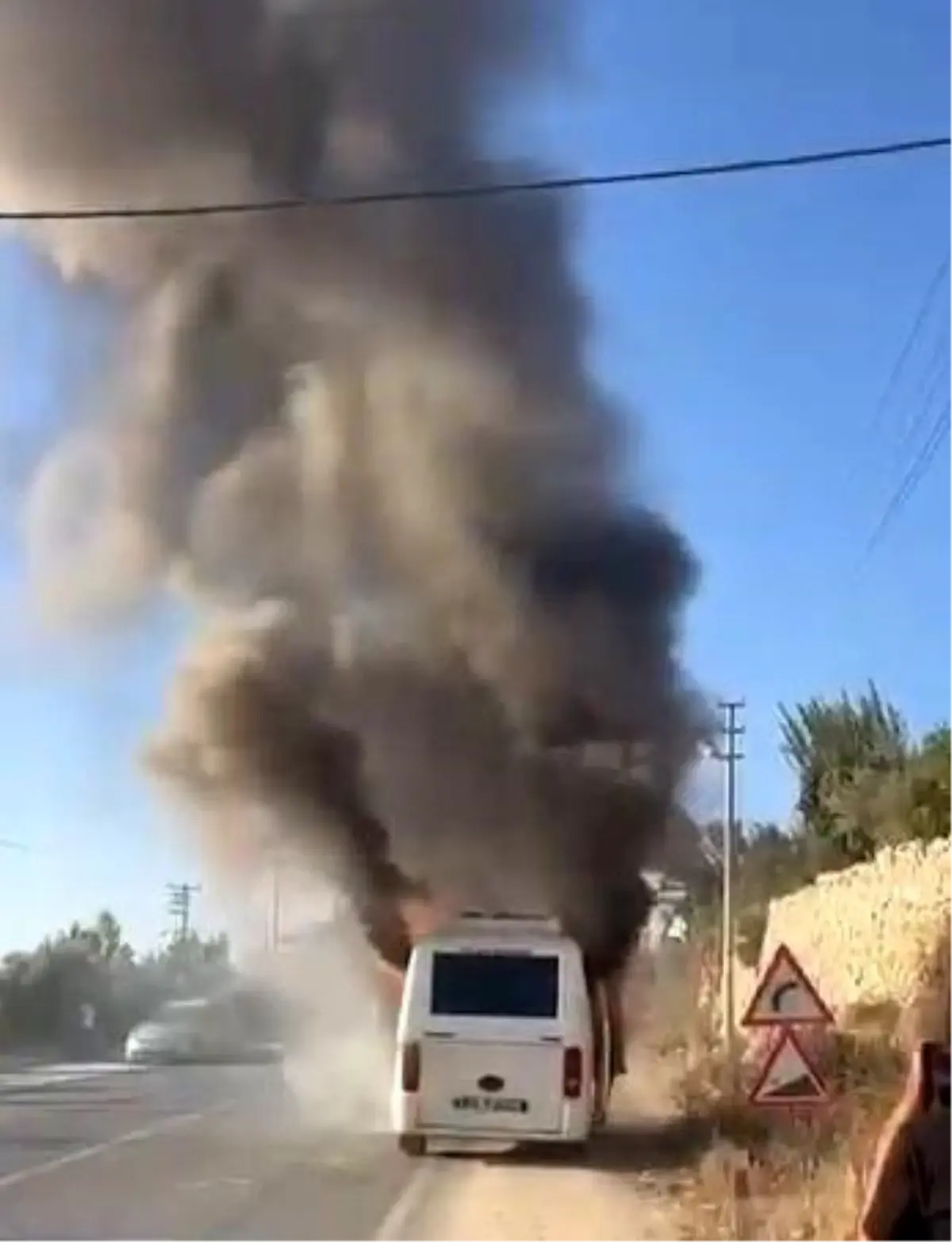 Minibüs Yangını Facianın Eşiğinden Döndü