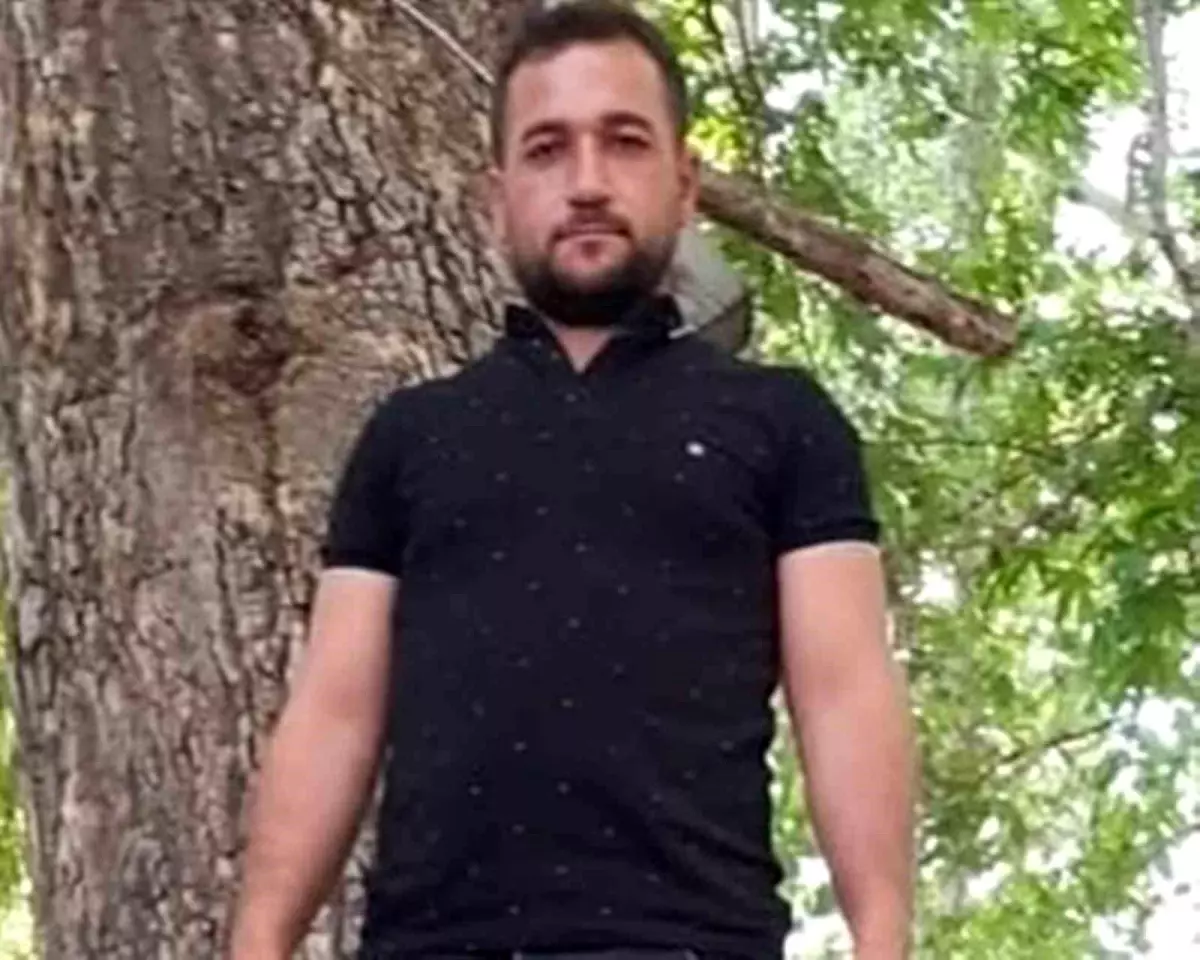 Mersin\'de Tarım Aracı Devrildi: Sürücü Hayatını Kaybetti