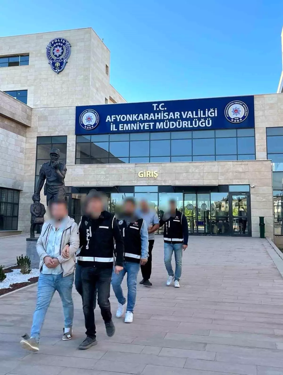 Afyonkarahisar\'da Tefecilik Operasyonu: 3 Tutuklama