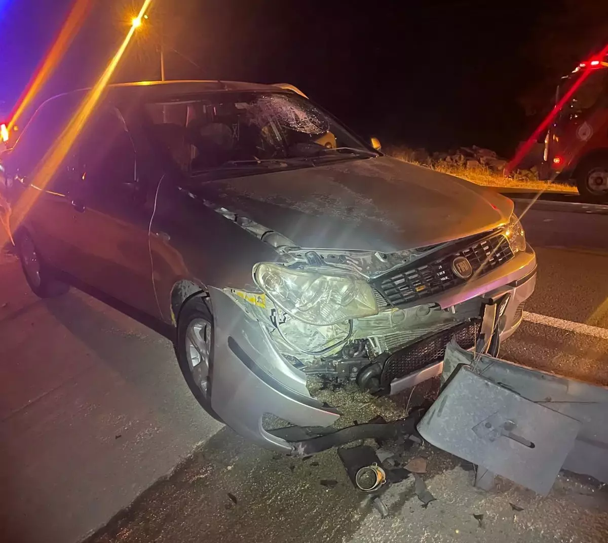 Alkollü Sürücü Refüje Çarptı